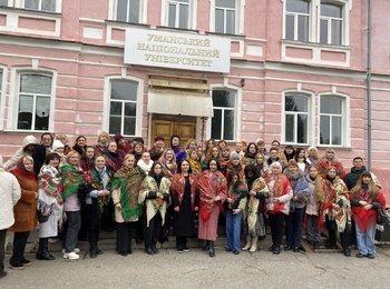 Факультет економіки і підприємництва долучився до святкування Дня української хустки