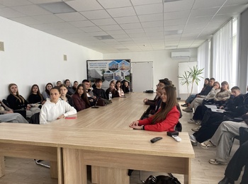 Секрети успіху та сили волі: зустріч здобувачів вищої освіти факультету з Артуром КРАВЦЕМ