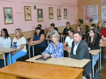 Впроваджуючи теорію в дію: спільна лекція для студентів-економістів